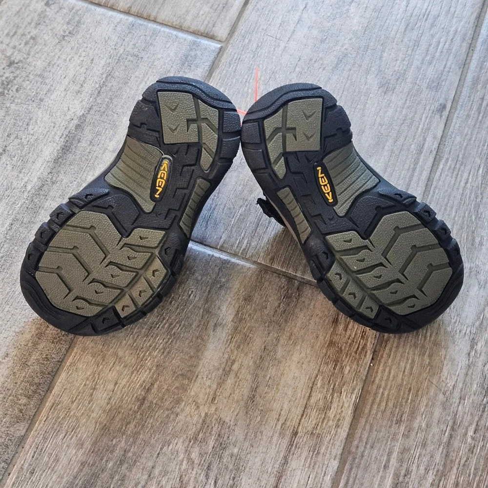 KEEN Newport H2 Sandals Kids 10 Black Olive Closed Toe Water Hiking Shoes